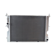 Load image into Gallery viewer, GPI 40MM CORE Aluminum radiator FOR 1999-2004 Land Rover Discovery II 2.5 Td5 4x4 2000 2001 2002 2003