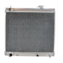 Load image into Gallery viewer, GPI Aluminum radiator for 1995-2005 Suzuki Grand Vitara SQ / JLX 2.0 2.5 V6 Auto/Manual 1996 1997 1998 1999 2000 2001 2002 2003 2004 2005