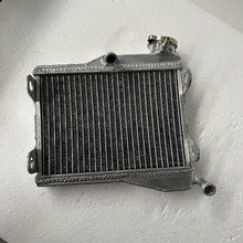 Load image into Gallery viewer, Aluminum Radiator For 1973-1975 Kawasaki Brute Force 650 Prairie 700 KXF700 KVF650 KXF 700 KVF 650 1973 1974 1975