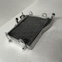 Load image into Gallery viewer, Aluminum Radiator For 1973-1975 Kawasaki Brute Force 650 Prairie 700 KXF700 KVF650 KXF 700 KVF 650 1973 1974 1975