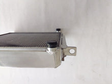 Load image into Gallery viewer, GPI 3 Row Aluminum Radiator& fan For 1984-1989 Toyota Land Cruiser BJ70/BJ71/BJ73/BJ74/BJ75 1984 1985 1986 1987 1988 1989