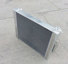 Load image into Gallery viewer, 2.5"CORE aluminum radiator+fan for 1976-1986 JEEP CJ7 With Chevy V8 LS SWAP  manual 1977 1978 1979 1980 1981 1982 1983 1984 1985 1987