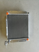 Load image into Gallery viewer, GPI 62MM ALUMINUM RADIATOR CUSTOM & fan FOR MG MGA 1500,1600, 1622, DE LUXE MT 1955-1962 1955 1956 1957 1958 1959 1960 1961 1962