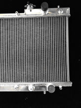 Load image into Gallery viewer, Aluminum Radiator & fans For 1997-2001 Honda CR-V 2.0L L4 AT MT 98 99 00 2001 AT/ MT 1997 1998 1999 2000 2001