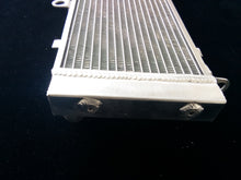 Load image into Gallery viewer, GPI Aluminum radiator & fan FOR 2002-2007 Honda CB900F 919 Hornet 900 2003 2004 2005 2006