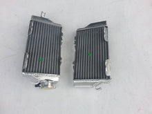 Load image into Gallery viewer, ALUMINUM RADIATOR & Silicone Hose FOR 2002-2004 HONDA CR 125 R/CR125R 2-STROKE 2002 2003
