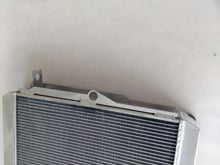 Load image into Gallery viewer, GPI 3 Row Aluminum Radiator& fan For 1984-1989 Toyota Land Cruiser BJ70/BJ71/BJ73/BJ74/BJ75 1984 1985 1986 1987 1988 1989