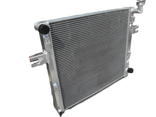 Load image into Gallery viewer, GPI Aluminum Radiator & fan for 1999-2005 JEEP GRAND CHEROKEE WJ/WG 4.7L V8 1999 2000 2001 2002 2003 2004 2005