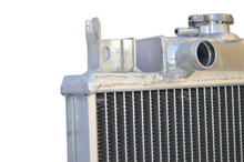 Load image into Gallery viewer, GPI 40mm Aluminum Radiator & Hose FOR 1989-1994 SUZUKI SWIFT GTI 1.0/1.3/1.6 1989 1990 1991 1992 1993 1994