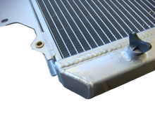 Load image into Gallery viewer, GPI Aluminum Radiator & Shroud Fan For 1980-1998 Suzuki Sierra/Jimny/Samurai/JA51 SJ 413/SJ413 G13 1.3L 1980 1981 1982 1983 1984 1985 1986 1987 1988 1989 1990 1991 1992 1993 1994 1995 1996 1997 1998