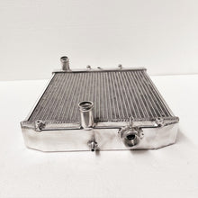 Load image into Gallery viewer, GPI 3 Rows Aluminum Radiator For 1992-2000 Honda CIVIC EJ/EK/DEL SOL EG/INTEGRA DB DC / 1992 1993 1994 1995 1996 1997 1998 1999 2000