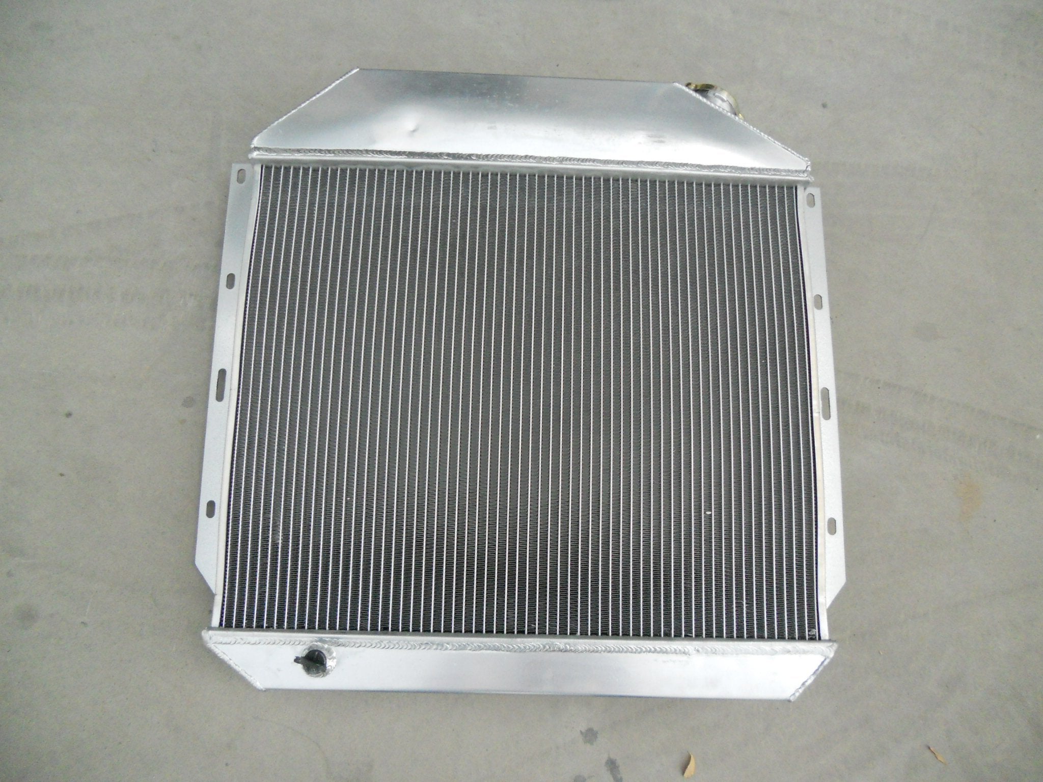 3 Row aluminum radiator for 1951-1957 International Harvester Truck 19 ...